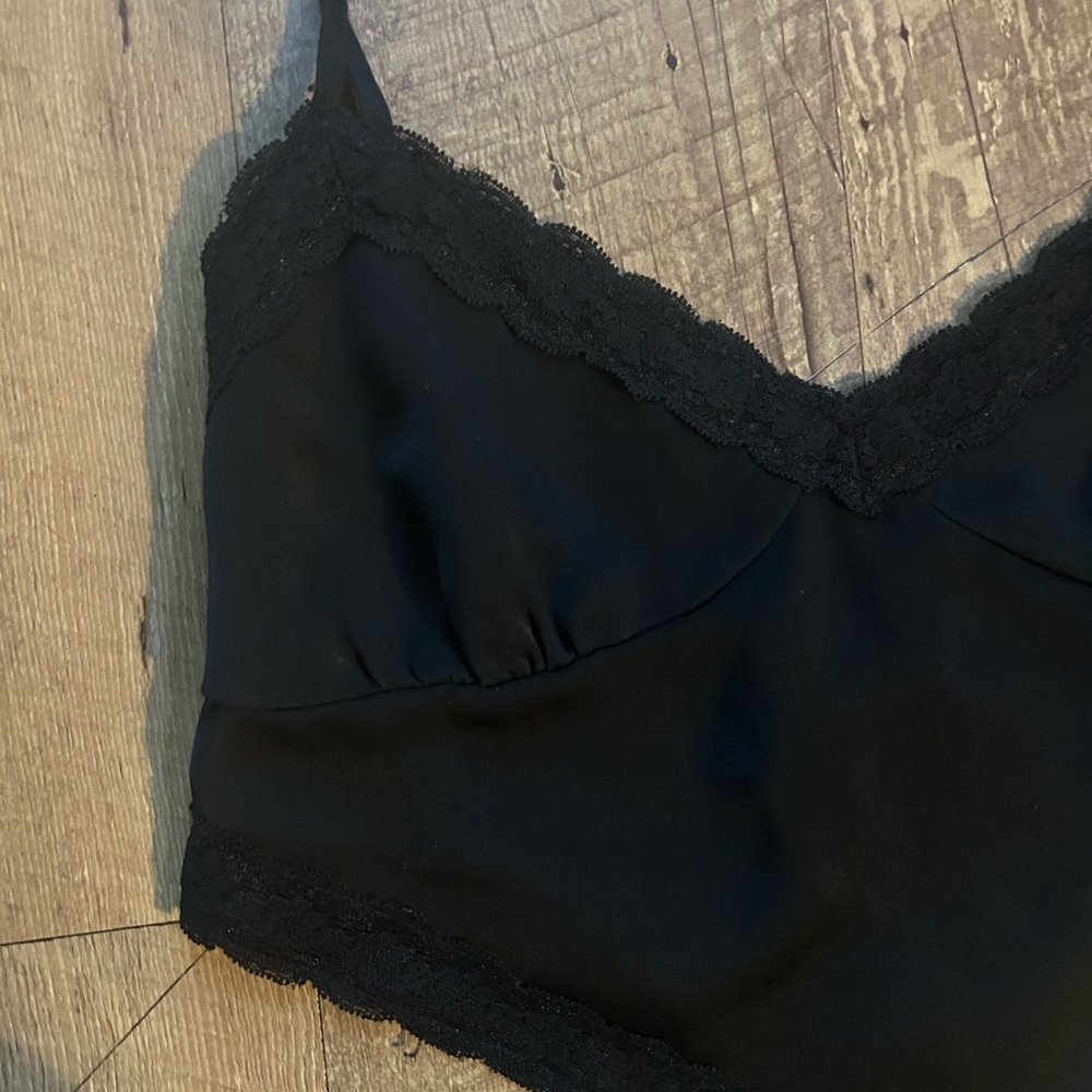 Forever 21 Black Satin Lace Toe Back Crop Top Size M - Picture 5 of 10
